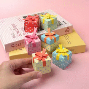 กล่องของขวัญขนาด 4x4 ซม.ใส่ขนม ช๊อคโกแลต ลูกอม ของขวัญวาเลนไทน์ วันปัจฉิม