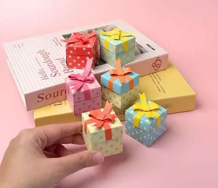 กล่องของขวัญขนาด 4x4 ซม.ใส่ขนม ช๊อคโกแลต ลูกอม ของขวัญวาเลนไทน์ วันปัจฉิม